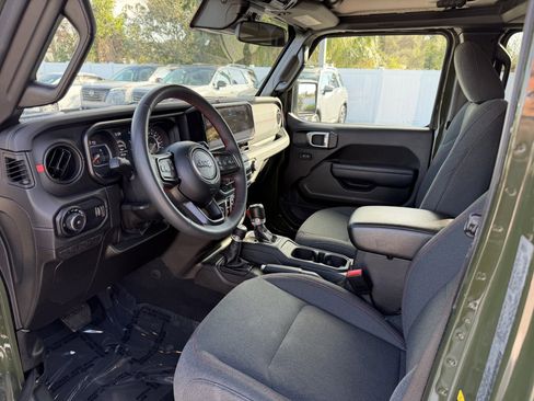 Used 2024 Jeep Wrangler Unlimited Rubicon image 9