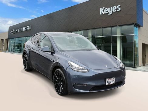 Used 2023 Tesla Model Y Long Range AWD/4WD image 3