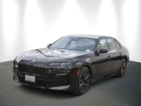 Used 2026 BMW i7 xDrive60 w/ M Sport Package RWD image 3