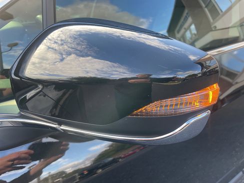 Used 2024 Subaru Outback Premium image 32