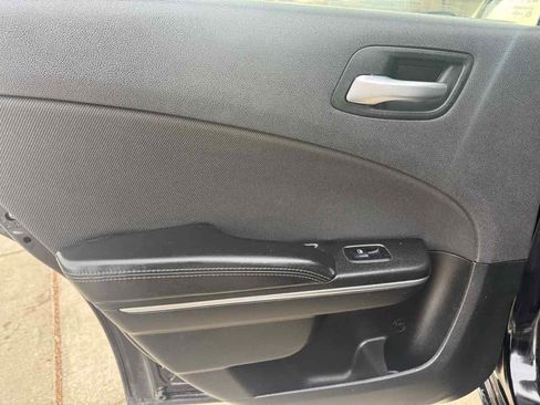 Used 2017 Dodge Charger SE image 16