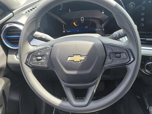 Used 2025 Chevrolet Trax LT FWD image 21