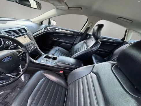 Used 2019 Ford Fusion SE FWD image 4
