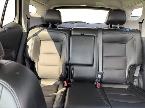 Used 2024 GMC Terrain SLT AWD/4WD image 14