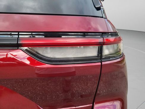 Used 2025 Jeep Grand Cherokee Laredo X w/ Luxury Tech Group I image 20