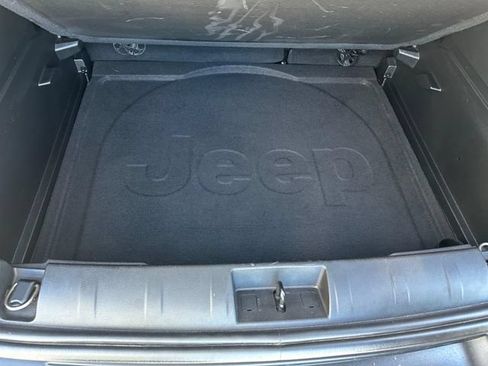 Used 2016 Jeep Renegade Latitude w/ Cold Weather Group FWD image 23