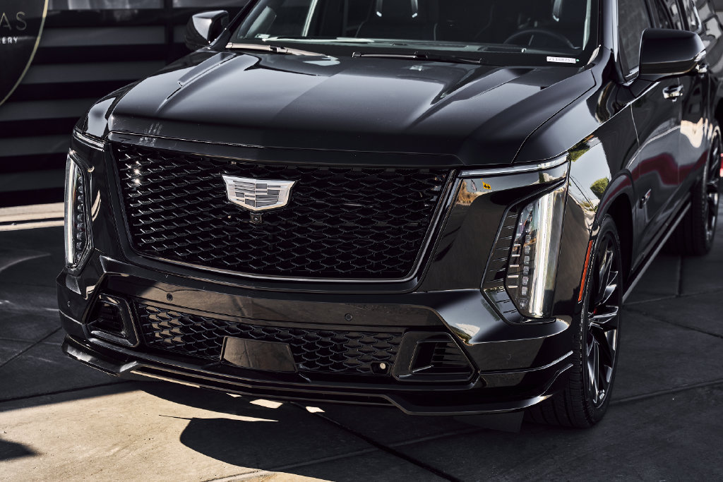 Used 2026 Cadillac Escalade ESV V w/ LPO, ONYX Package AWD/4WD image 5