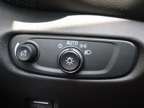 Used 2021 Chevrolet Blazer LT FWD image 19
