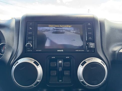 Used 2013 Jeep Wrangler Unlimited Sahara w/ Dual Top Group AWD/4WD image 20