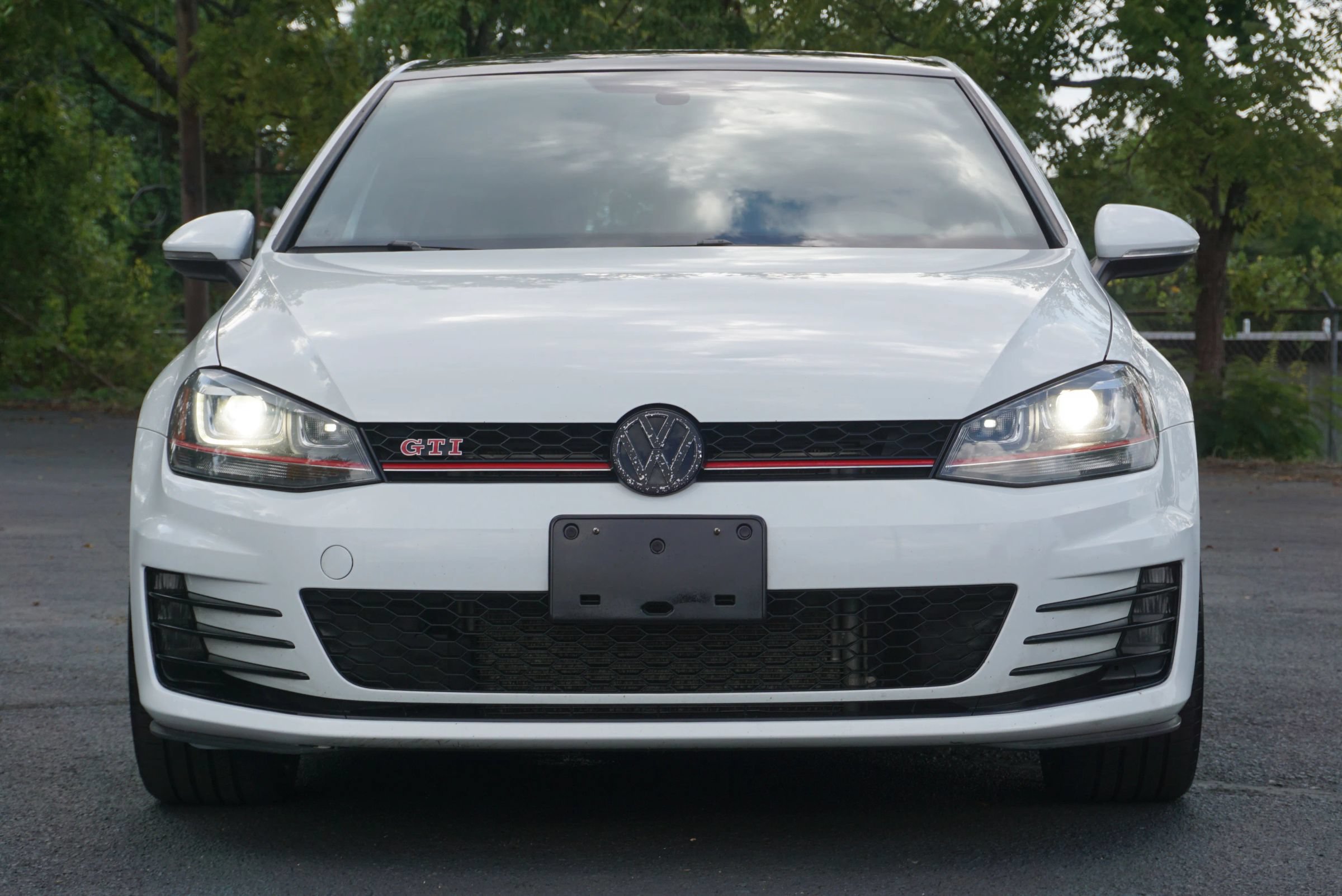 Used 2017 Volkswagen GTI SE FWD image 2