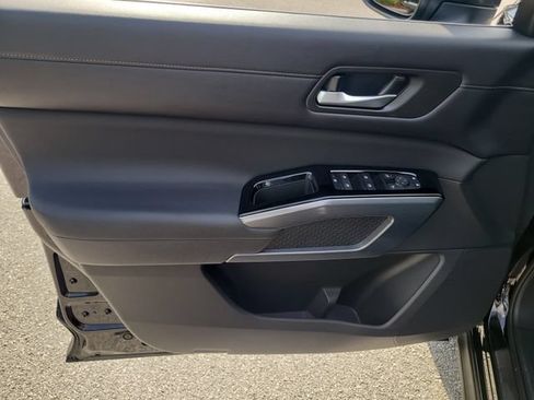 Used 2024 Nissan Pathfinder SL w/ SL Premium Package FWD image 18