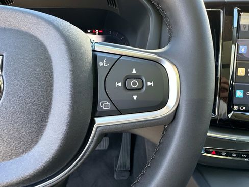 Certified 2025 Volvo XC60 B5 Core w/ Climate Package PRO image 28