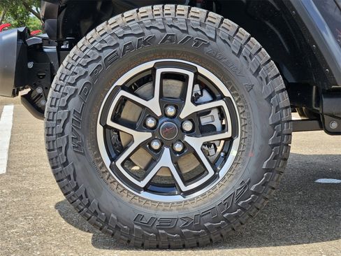 New 2025 Jeep Gladiator Rubicon w/ Convenience Group image 10