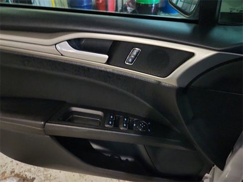 Used 2018 Ford Fusion SE w/ Fusion SE Technology Package image 15