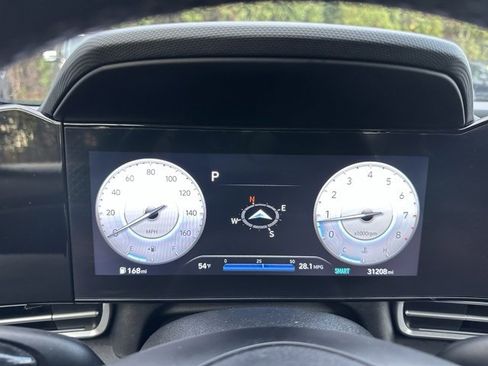 Used 2023 Hyundai Elantra Limited image 15