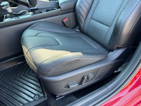 Used 2023 Hyundai Elantra Limited w/ Preferred Accessory Package FWD image 32