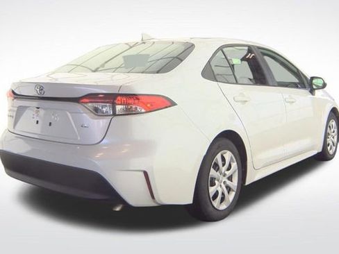 Used 2024 Toyota Corolla LE FWD image 2