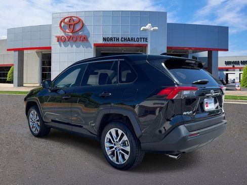 Used 2022 Toyota RAV4 XLE Premium FWD image 4
