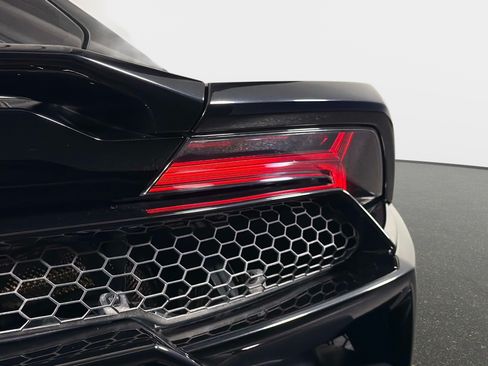 Used 2023 Lamborghini Huracan EVO RWD image 9