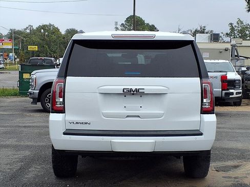 Used 2017 GMC Yukon SLT image 6