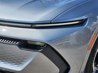 New 2025 Chevrolet Equinox EV LT video 5