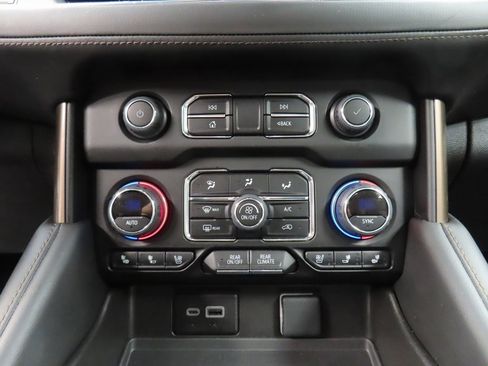 Used 2024 Chevrolet Suburban High Country image 52