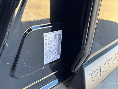 Used 2025 Nissan Pathfinder SV FWD image 31
