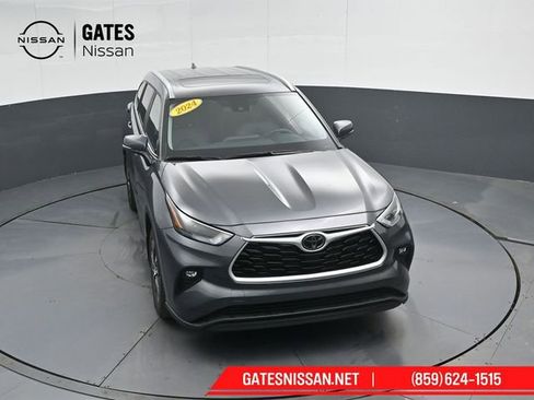 Used 2024 Toyota Highlander XLE AWD/4WD image 53