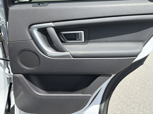 Used 2019 Land Rover Discovery Sport image 19