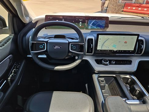 Used 2025 Ford Expedition Max Active AWD/4WD image 9