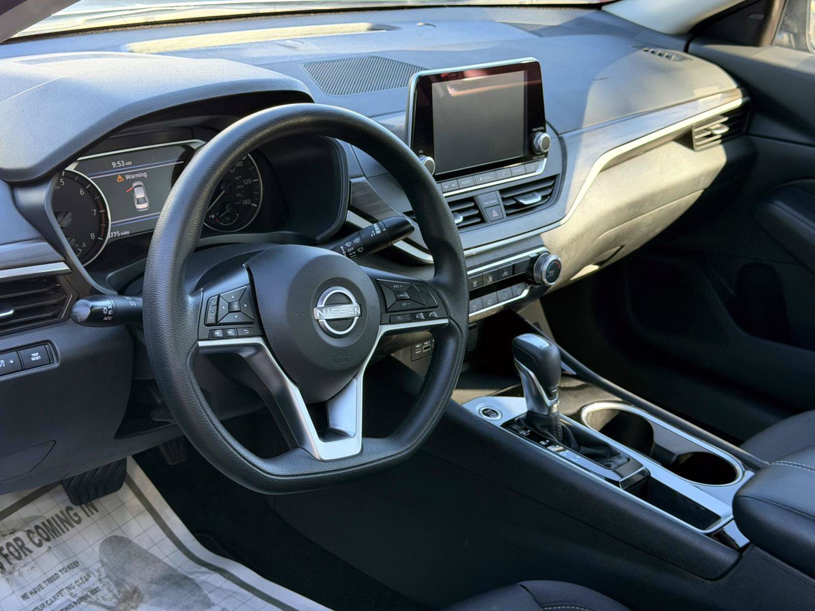Used 2024 Nissan Altima 2.5 SV FWD image 11