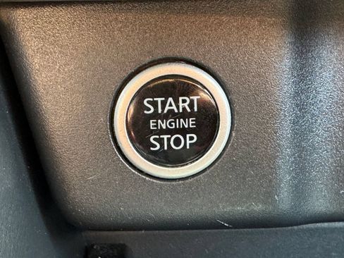 Used 2023 Nissan Rogue SV AWD/4WD image 25