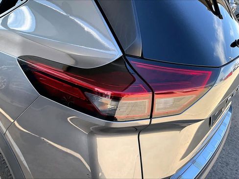 Used 2023 Nissan Rogue SV image 26