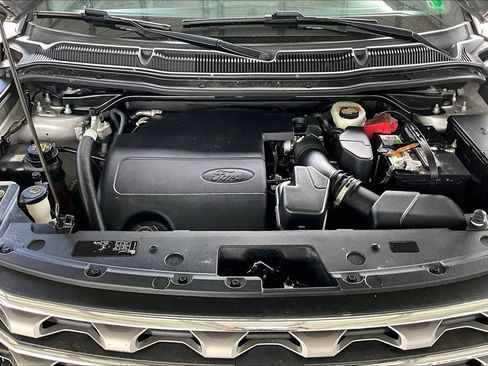 Used 2017 Ford Explorer XLT w/ Equipment Group 202A image 28