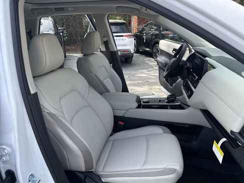 New 2026 Nissan Pathfinder SL AWD/4WD image 10