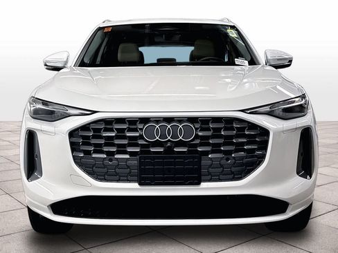 Certified 2025 Audi Q5 Premium AWD/4WD image 3