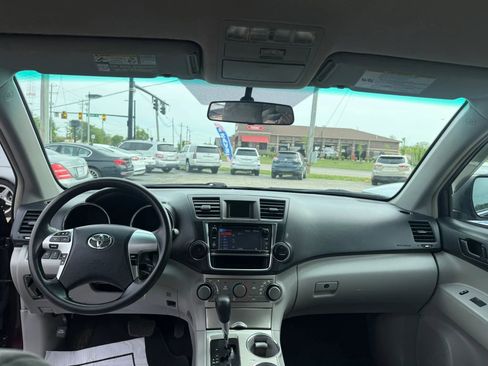 Used 2013 Toyota Highlander 4WD w/ Cold Weather Pkg image 13