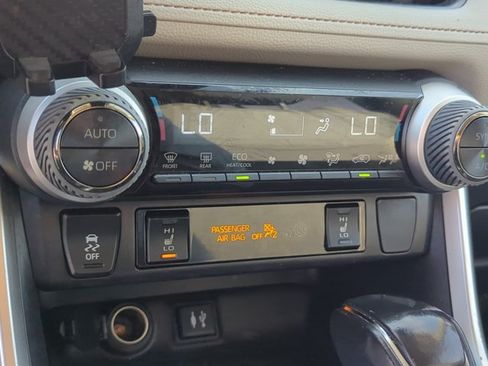 Used 2019 Toyota RAV4 XLE w/ Convenience Package AWD/4WD image 15