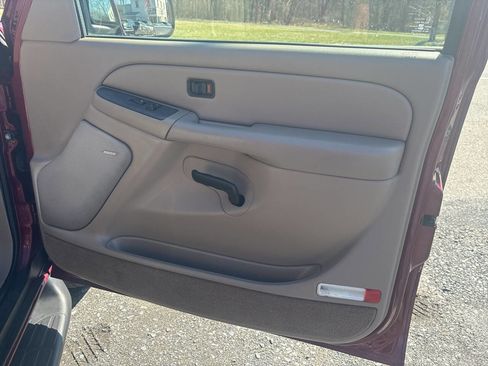 Used 2004 Chevrolet Suburban LS w/ Preferred Equipment Group image 23