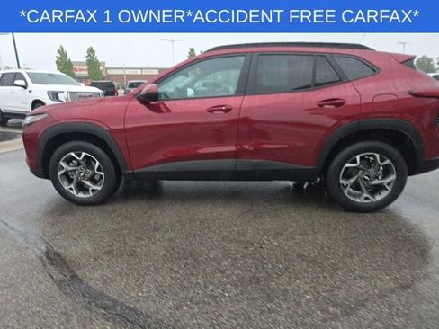 Used 2025 Chevrolet Trax LT w/ LT Convenience Package FWD image 11