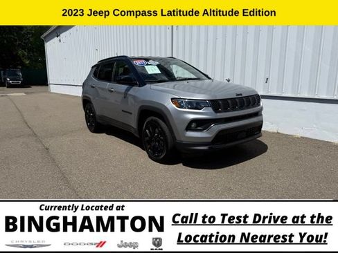 Used 2023 Jeep Compass Latitude w/ Convenience Group AWD/4WD image 2