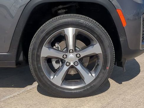 New 2026 Jeep Grand Cherokee Limited RWD image 11