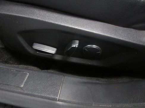 Used 2018 Ford Fusion SE w/ Equipment Group 201A FWD image 28