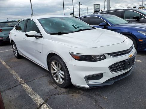 Used 2018 Chevrolet Malibu LT FWD image 1