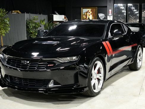 Used 2022 Chevrolet Camaro LT w/ RS Package image 9