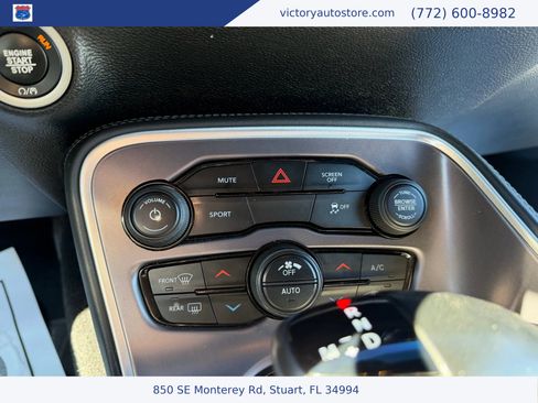 Used 2019 Dodge Challenger SXT image 35