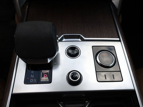 Used 2023 Land Rover Range Rover Long Wheelbase Autobiography image 32