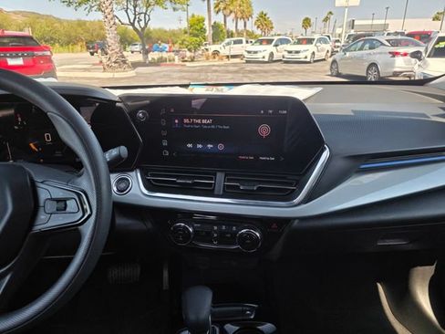 Used 2025 Chevrolet Trax LT FWD image 20
