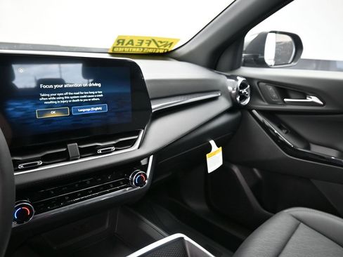 New 2026 Chevrolet Equinox LT w/ Convenience Package II image 18