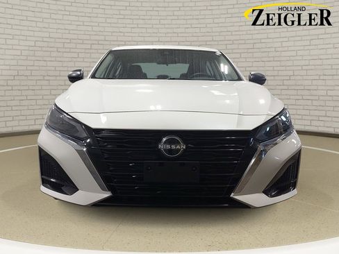 Used 2024 Nissan Altima 2.5 SV AWD/4WD image 2